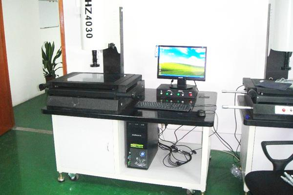 Proyector bidimensional de alta precisión para medir microapertura